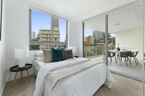 3 Bedroom Wow Factor Executive Apartment - Wings Resort Surfers Paradise