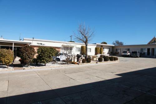 Hillview Motel