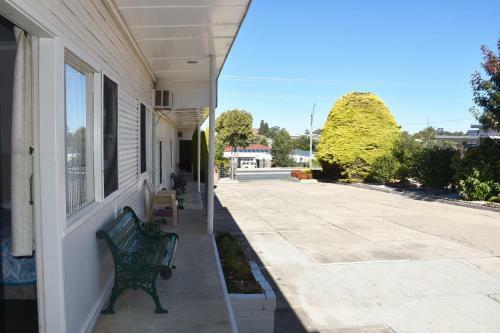 Hillview Motel