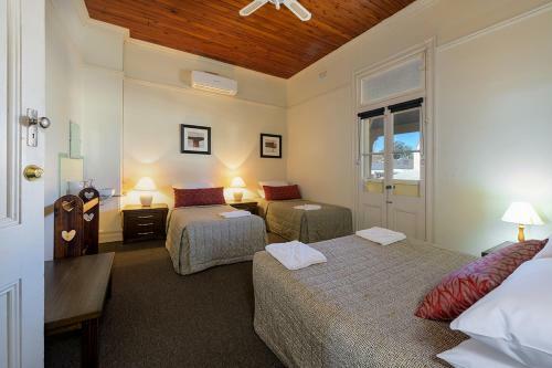 Hotel Commercial Travellers House