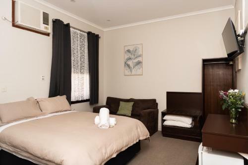 New Crown Hotel Motel