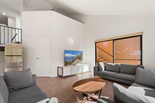 Deja Views House