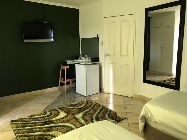 Hostal Me Casa Guest House