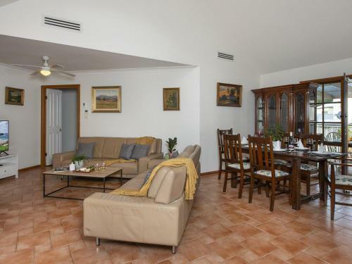Cloud 9 Cottage - Waves, Walks And Welcoming