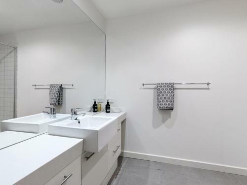 Point Grey Apartment 2 - Ocean Views With Wifi