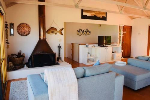 Stunning Beach Views, 4 Bed, Sleeps 8, Pool Table, Wifi- Lorne
