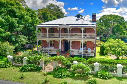 Currawong House Maleny Georgian Style Manor