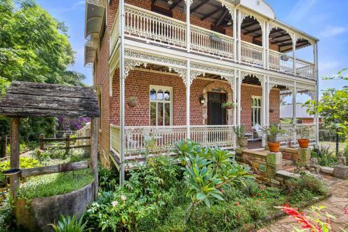 Currawong House Maleny Georgian Style Manor