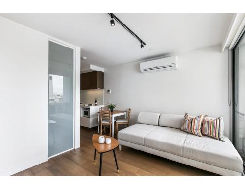 Apartamento Shop Til You Drop At Sleek Unit In Hip Area