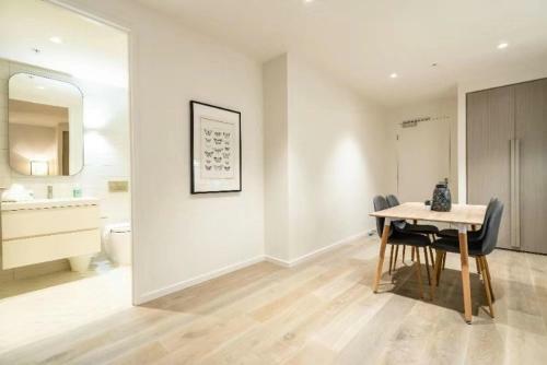 Stunning Opera Apartment-st Kilda Rd