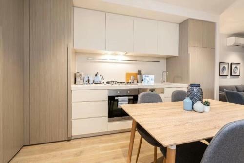 Stunning Opera Apartment-st Kilda Rd