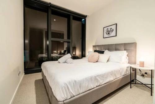 Stunning Opera Apartment-st Kilda Rd