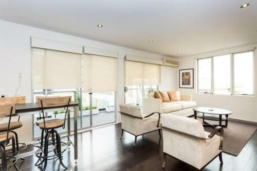 Apartamento Penthouse At Graffiti Laneways & Top Restaurants