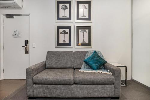 Melbourne Cbd Apartment With Pool And Gym Near Shops
