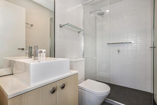 Luxe 3-bed Apartment Near Lygon St Bars And Dining