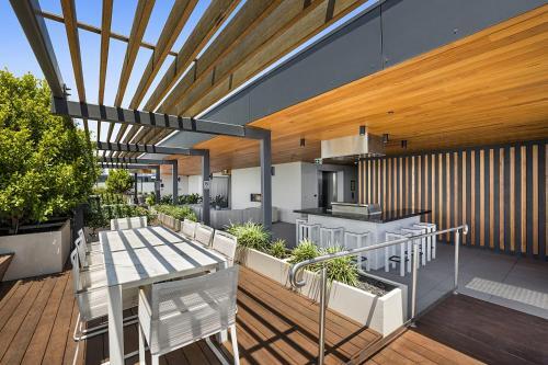 Luxe 3-bed Apartment Near Lygon St Bars And Dining