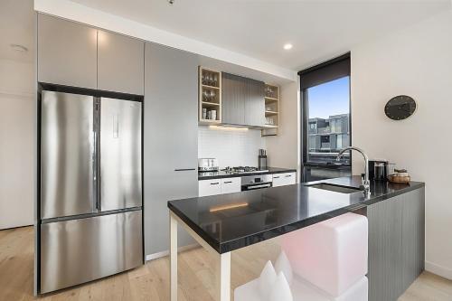 Luxe 3-bed Apartment Near Lygon St Bars And Dining