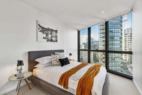 Stylish Apartment With Views At Docklands Waterfront