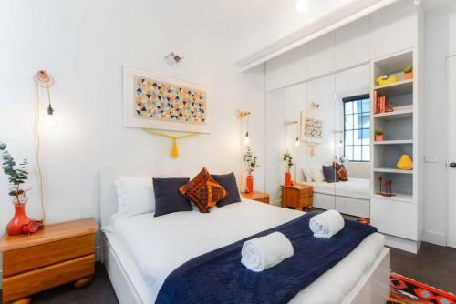 Spacious Designer Warehouse Melbourne Cbd Apartment