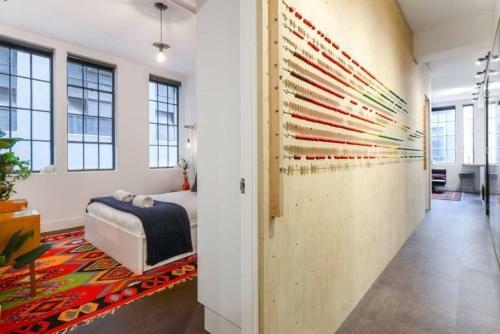 Spacious Designer Warehouse Melbourne Cbd Apartment