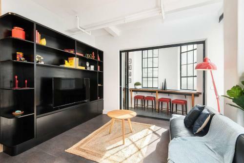 Spacious Designer Warehouse Melbourne Cbd Apartment
