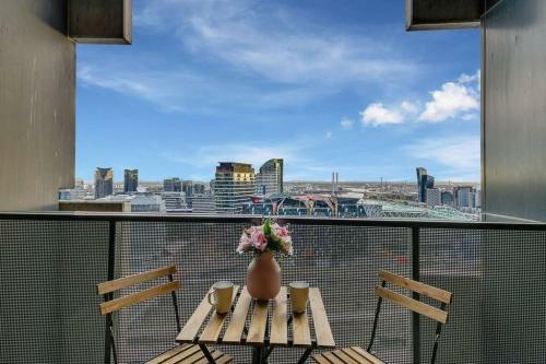 Apartamento A Modern 2br Cbd Apt, City Views, Free Parking