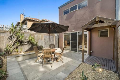 Apartamento 2-bed Unit With Courtyard 15 Min From St Kilda Beach