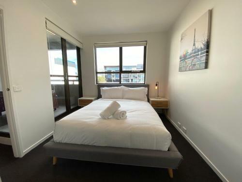 Stylish Port Melbourne Apartment