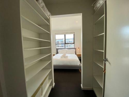 Stylish Port Melbourne Apartment