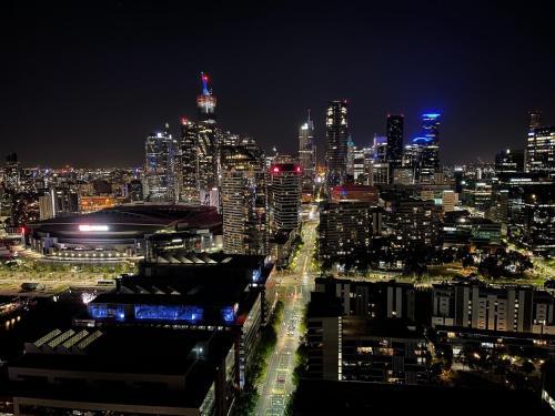 Modern Docklands Apartment City View 3b Lv34
