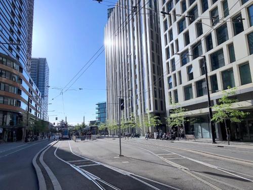 Modern Docklands Apartment City View 3b Lv34