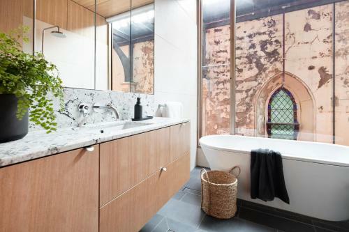 Apartamento Converted Blue Stone Church