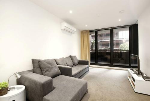 Readyset Apartments On Fulton Lane
