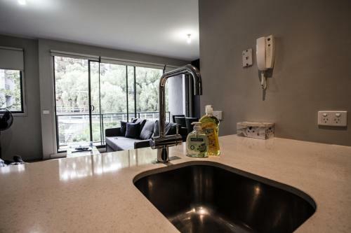 Readyset Apartments On Altona