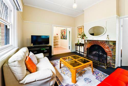 Gleniris Beautiful 6bedderfamily House+2bath+pool