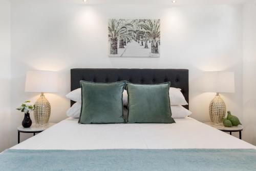Coastal, Family-sized Getaway In Beachside Locale