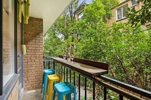 Retro Styled 3 Bedroom Apartment With Tree Views