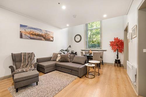 Apartamento Comfy 2-bed Unit In Cbd With Pool, Parking And Gym
