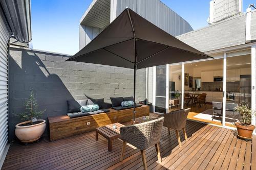 2-bed House With Bbq Deck Near Trams And Albert Park