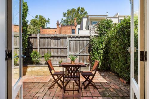 2-bed House With Patio Near Bars And Restaurants