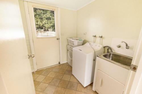 Lakescapes Cottage - 180 Degree Panoramic Views
