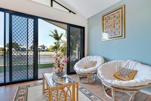 Beautiful Waterfront Home- Chelsea