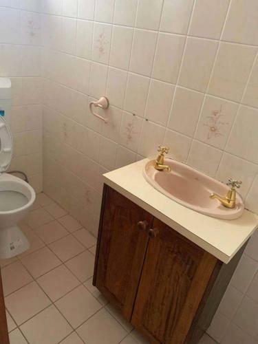 Cozy Ensuite Master Bedroom In Bentleigh East