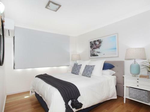 Windmill 4 - Two Bedroom Beachside Apartment On Parkyn Parade!