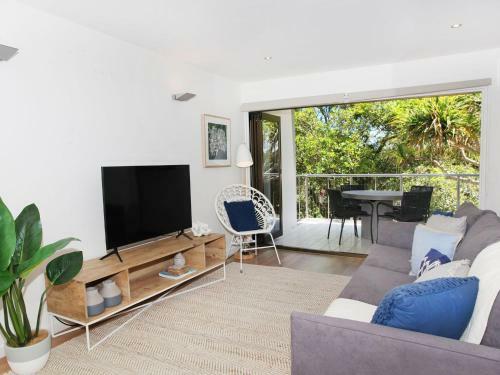 Windmill 4 - Two Bedroom Beachside Apartment On Parkyn Parade!