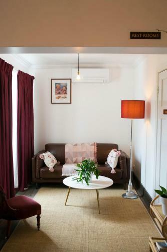 William Arnott Hotel