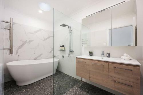 Waratah Up Douro By Your Innkeeper