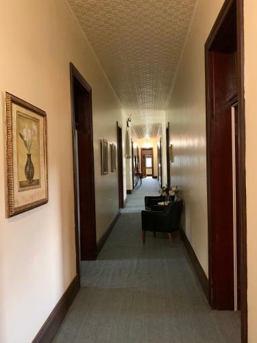 Grand Neath Hotel