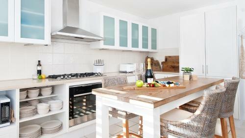 Arabella - Stylish Seaside Sanctuary With Views