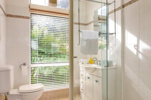 Stylish & Relaxed Lake Home // Narrabeen